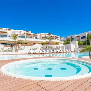 Vida Feliz: Beachside Luxury With Sea Views Apartment La Cala De Mijas